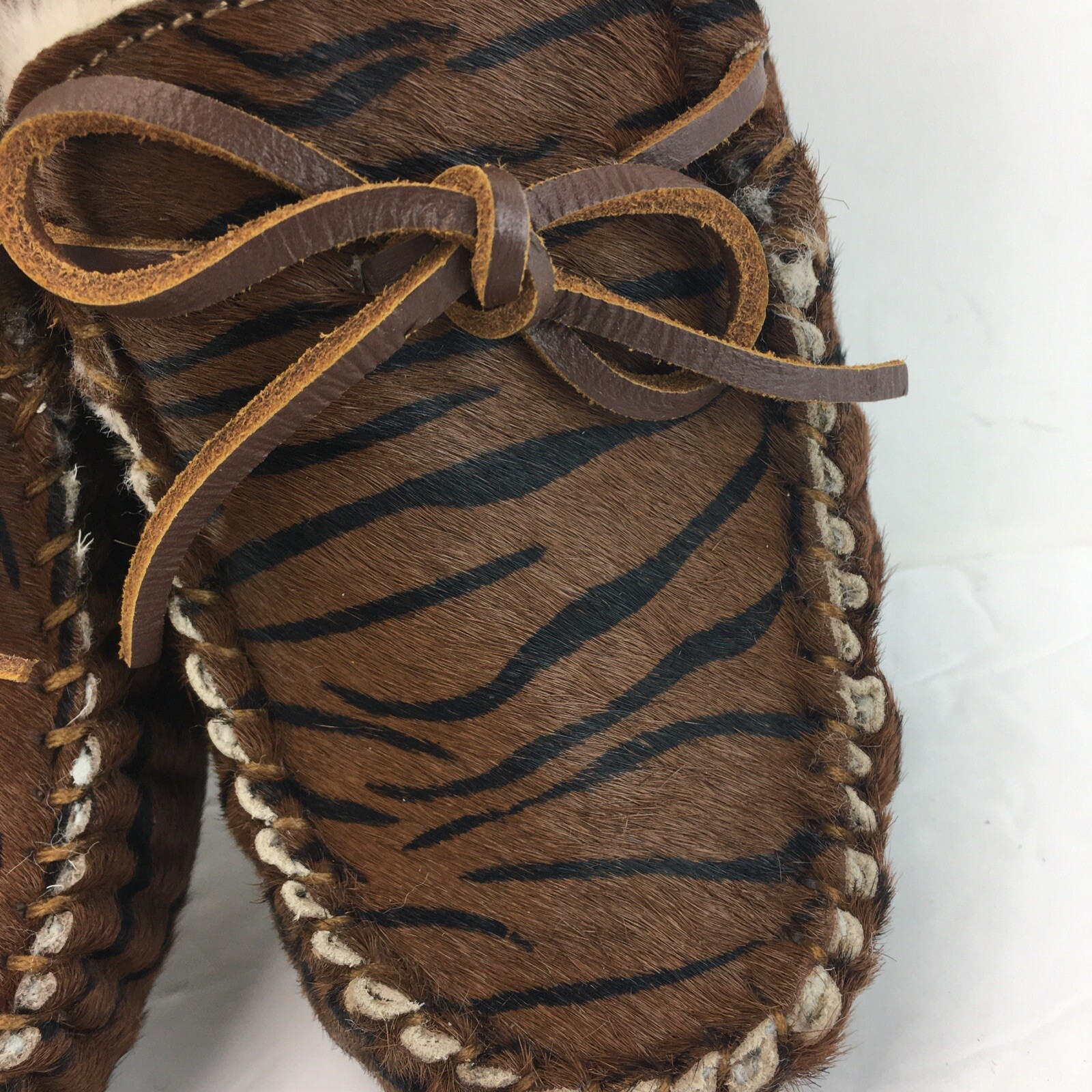 New EMU Australia Sheepskin Amity Fur Moccasins Shoes Tiger Women 6 US MSRP $80