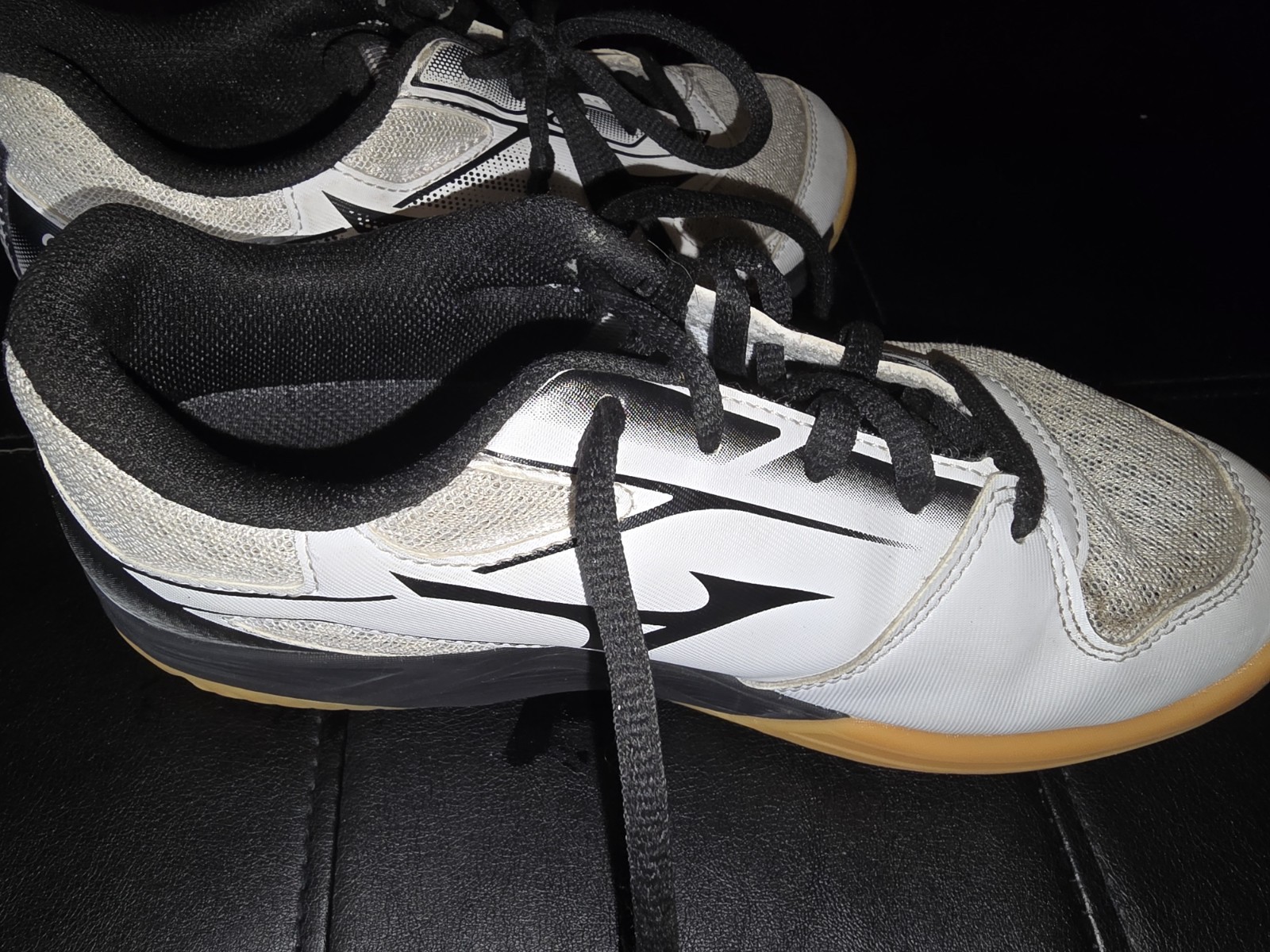 Mizuno Cyclone Speed 5 Women’s Volleyball Shoes White Black Gum Size 6 Indoor