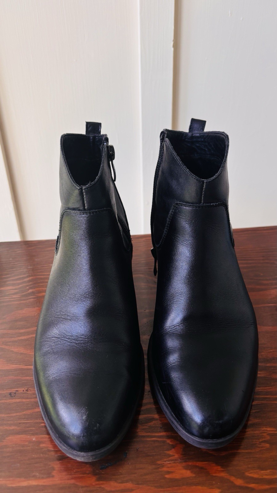 Vepose Women’s Black Leather Ankle Boots Round Toe Zip Block Heel US 8