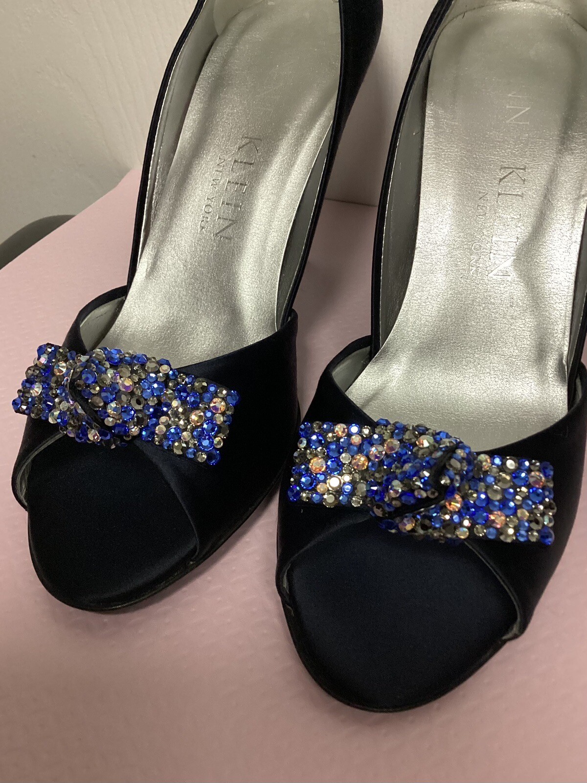 Anne Klein Italy $300 Vtg Open Toe Navy Satin Crystal Bows Heels Shoes Size 7