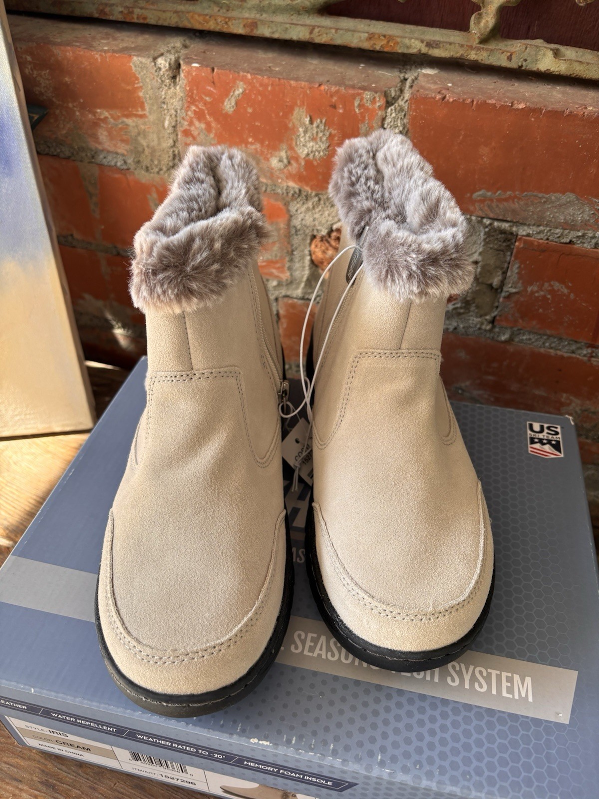 NEW Khombu Iris Women’s Plush Faux-fur Cream Suede Water Repellent Boots Size 7
