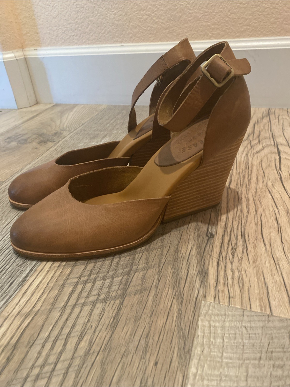 Kirk Ease Size 11 Women’s Camel Color Leather Heal With Buckle Strap New