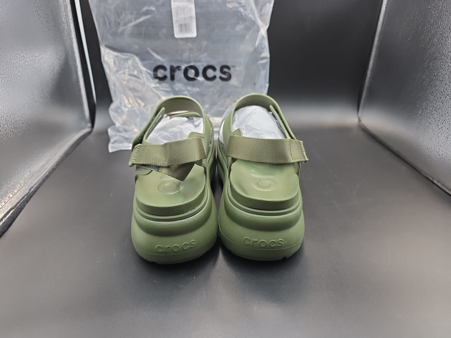 Crocs Soho Y Strap Sandal 211755 Army Green Women’s Size 11 NWT