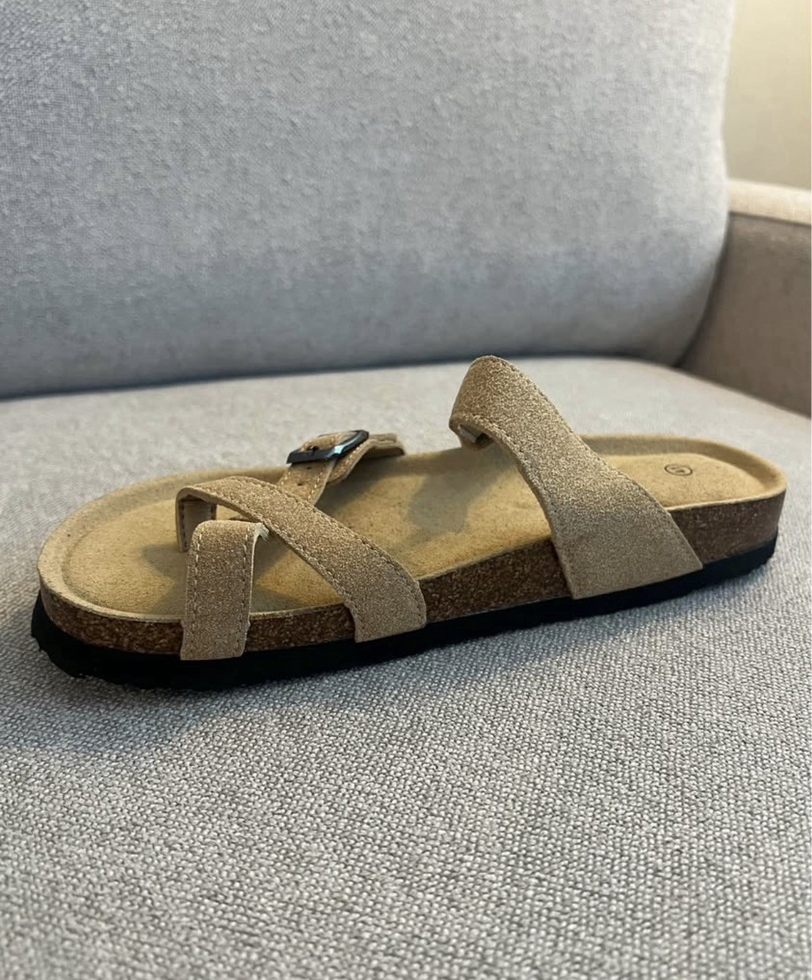 Double Buckle Toe Loop Cork Footbed Sandal Flip Flop Women’s Size 8.5 Beige New
