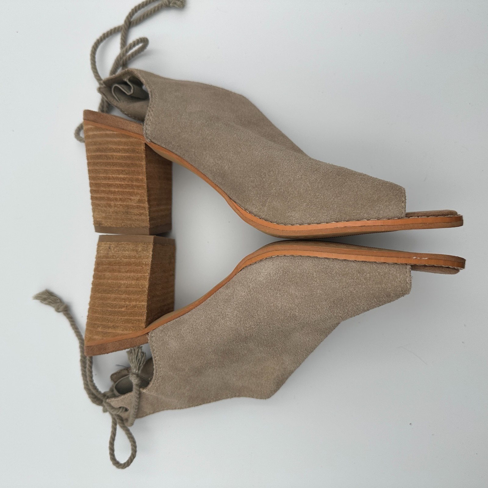 New TOMS Majorca Peep Toe Booties 9 Taupe Suede Block Heel Boho Festival Sandals