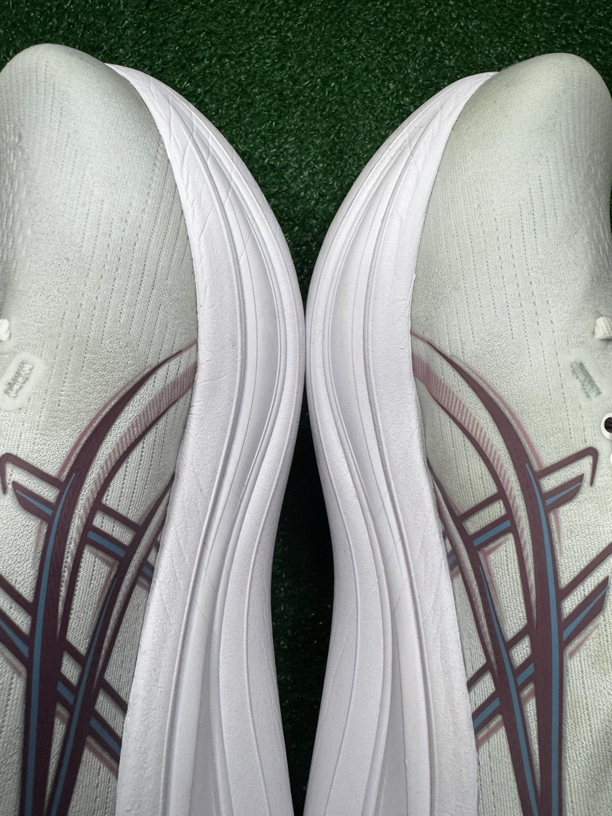 ASICS GEL-NIMBUS 28 Women’s Size 9 Med Arctic Blue/Velvet Purple Running Shoes