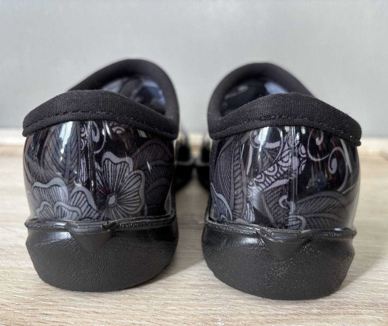 Women’s 6 Sloggers Black Boho Floral Slip On Clog Garden Rain Farm