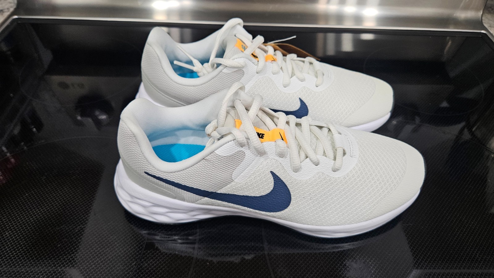 NEW Nike Revolution 6 Size 8 Women’s, 6.5 Youth White DD1096-100