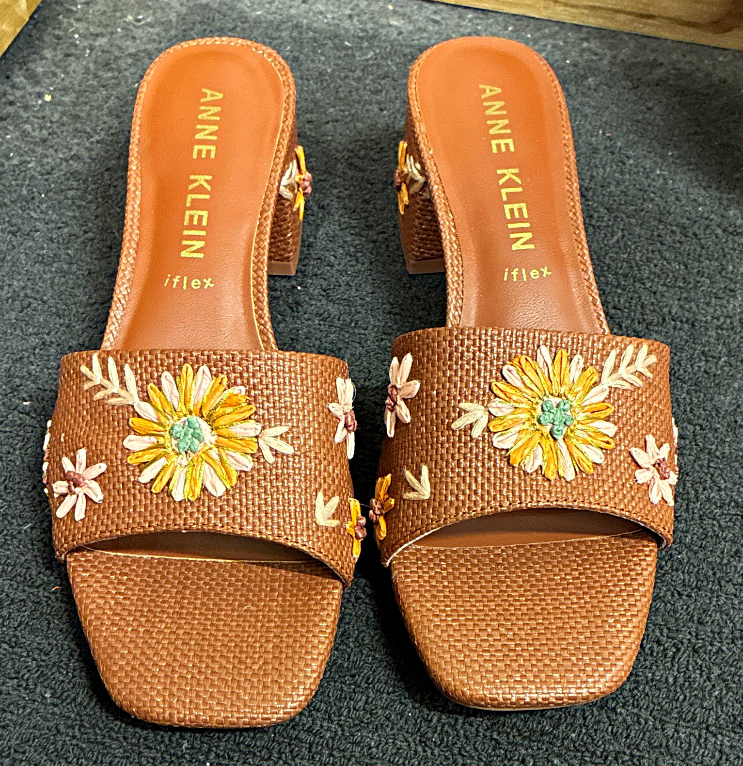 Anne Klein iFlex Brown Raffia Floral Embroidered Slide Sandal Women 7.5 M
