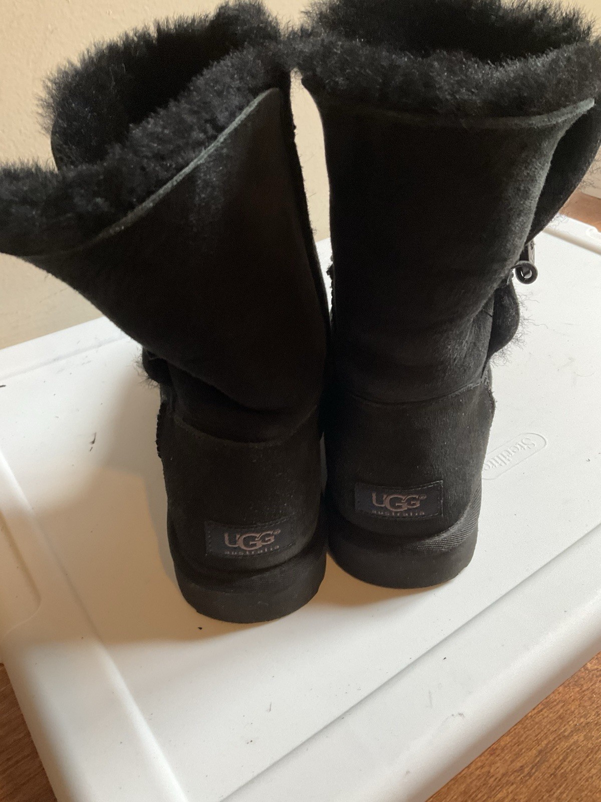 UGG Australia Bailey Button 5803 Black Sheepskin Shearling Boots Womens 8