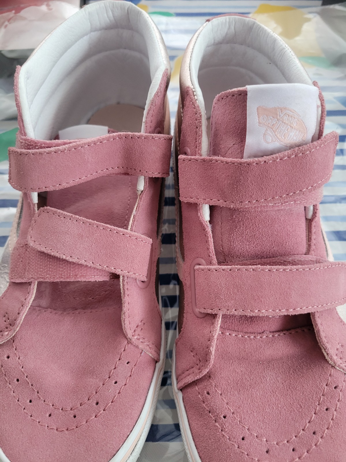Vans women’s size (7) color pink two tone metallic