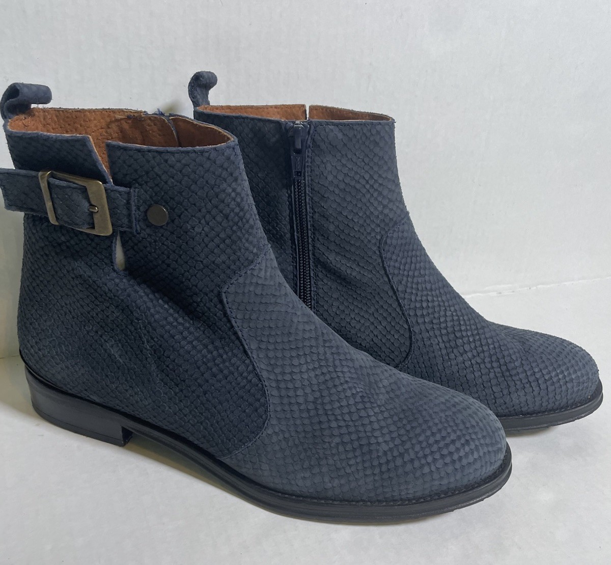 SixtySeven navy blue suede croc embossed chelsea boot size 40