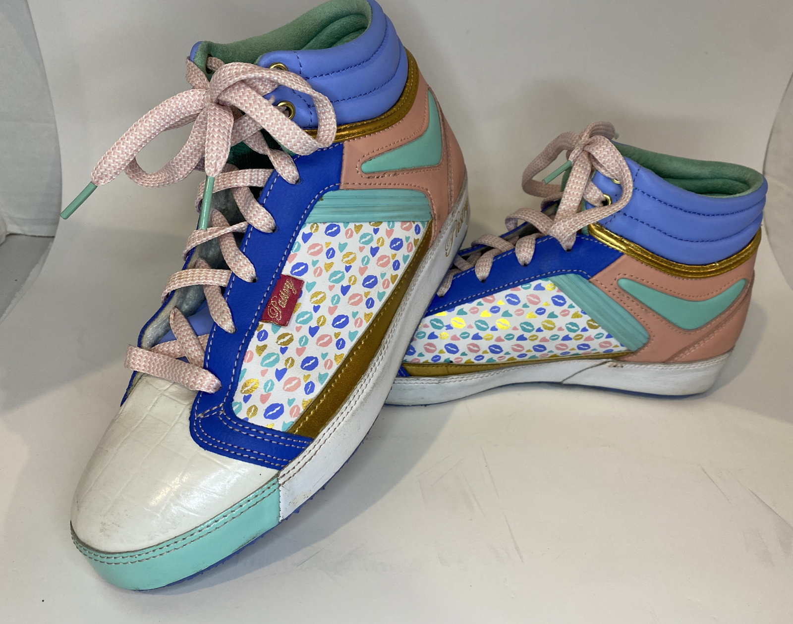 Love Pastry’s Women’s Shoes size 9 high tops Dance Hiphop Blue Green Pink Kisses