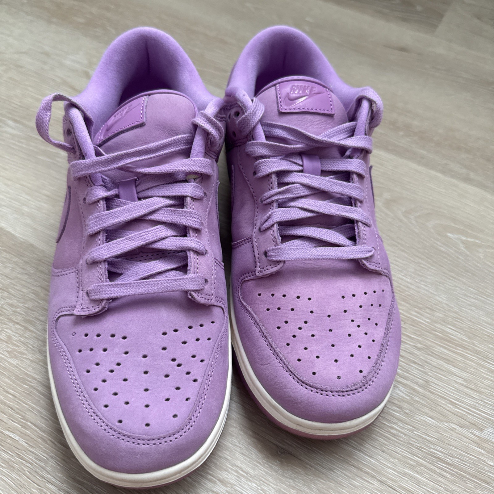 Nike Dunk Low DV7415-500 Sneakers Women’s size 9.5 Rush Fuschia Pink Purple