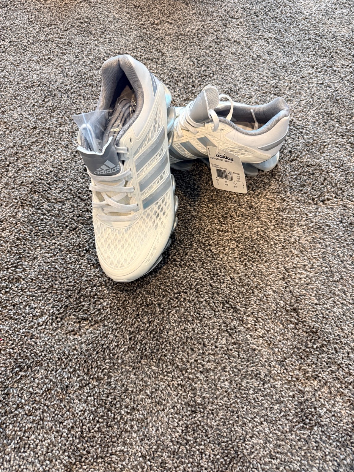NEW – Size 5M/6W – Adidas Springblade Razor White Cream & Gray Sneakers – M21922