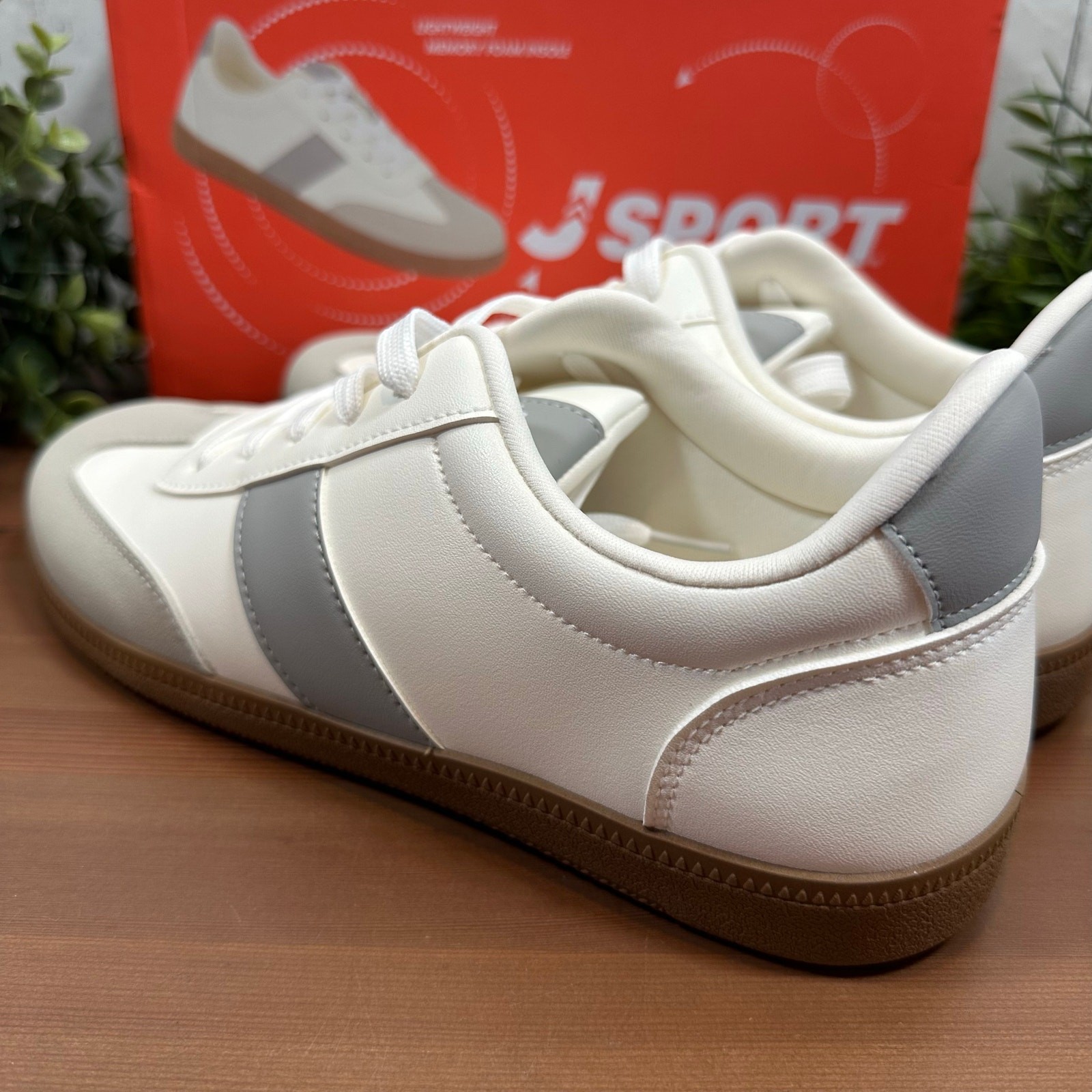 J Sport Women’s Cecily White Grey Memory Foam Sneakers Size 7