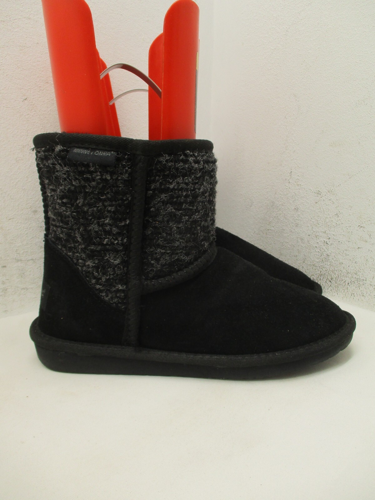 Minnetonka Sz 7 M Black Leather Fabric Faux Fur Lined Ankle Boot Sty 86410