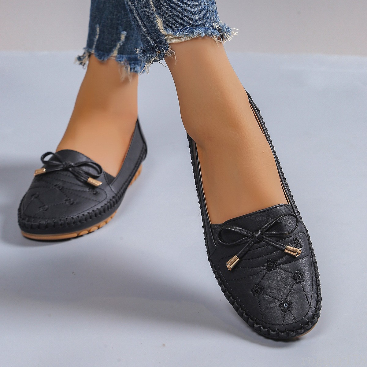 Womens Bow Accent Loafers Slip-On Casual Flat Driving Shoes for Daily Wear