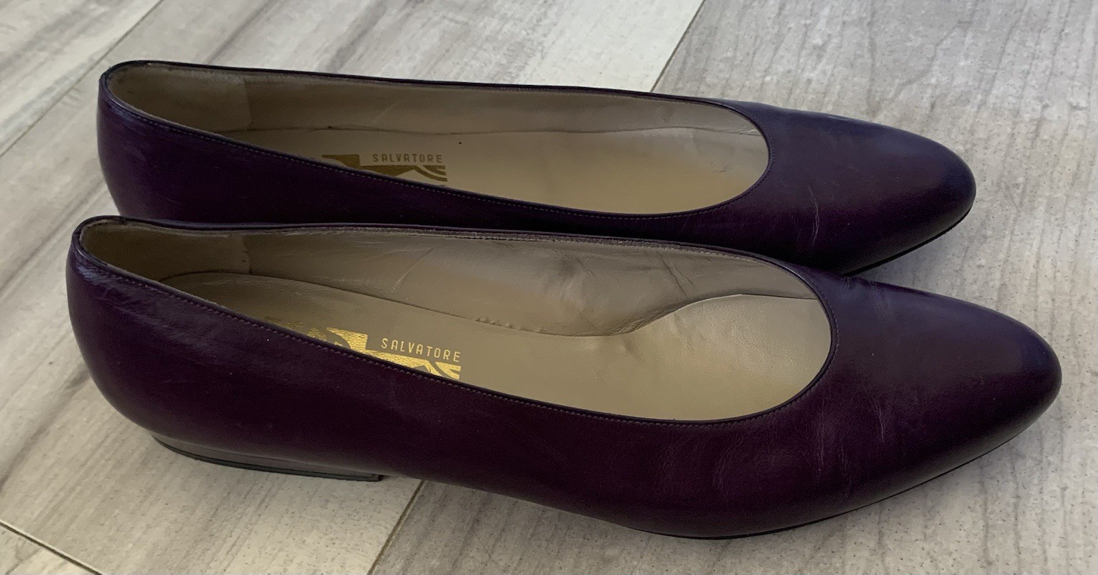 Salvatore Ferragamo Flats Women’s Sz 8 AAA Purple Plum Shoes