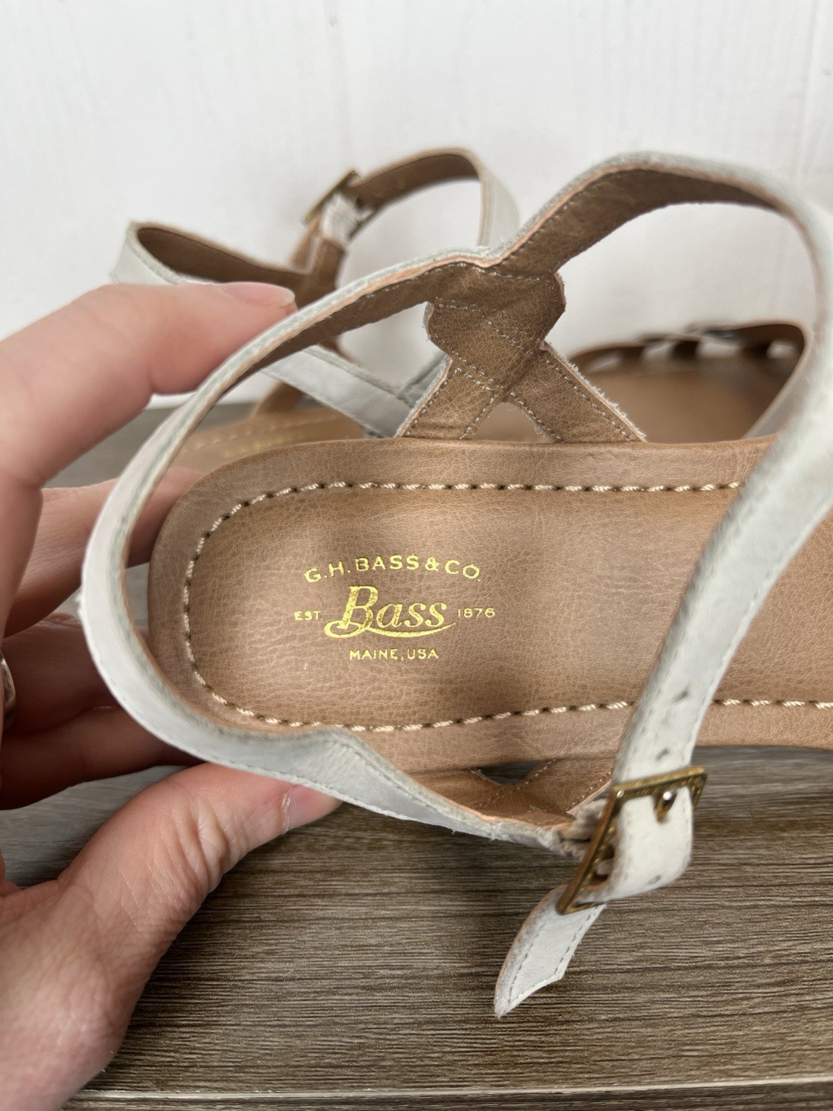 G.H. Bass & Co. Women’s White Leather Strappy Ankle Strap Buckle Sandals 9