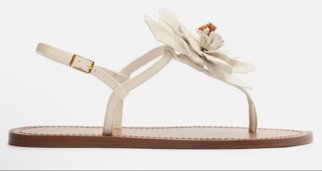 NWT AREZZO Daisy Leather Flat Sandals Size 9 White Brown Sold Out!