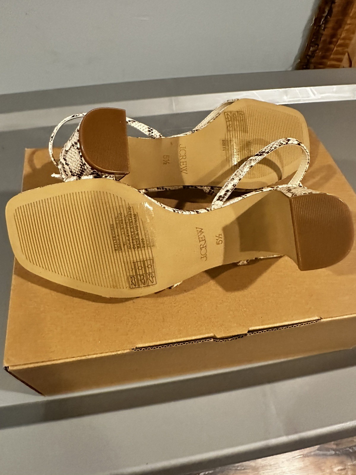 New in box $138 J Crew Women’s Strappy Buckle Heels Shoes Snake Size 5.5 CI966