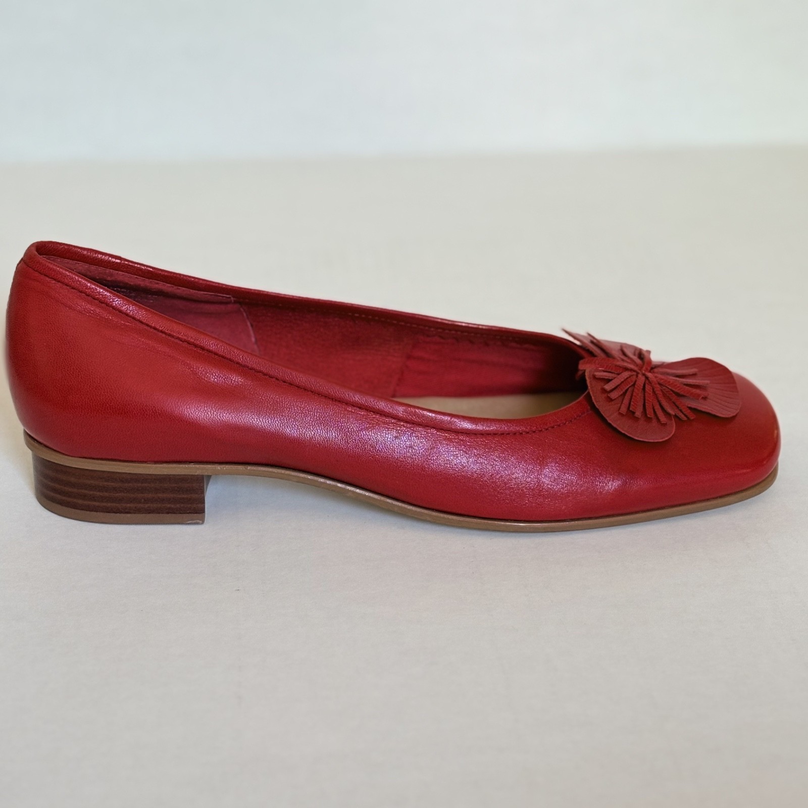 VTG Etienne Aigner Red Leather Ballet Flats 6.5 Rosette Classic The Gardener EUC