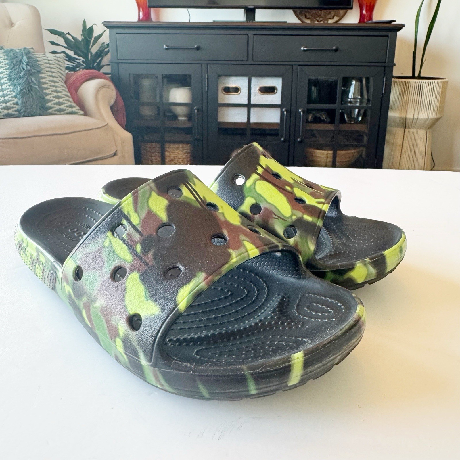 Crocs Classic Slides Camo Women’s 7 Youth Men’s 5 Bright Green Black Brown