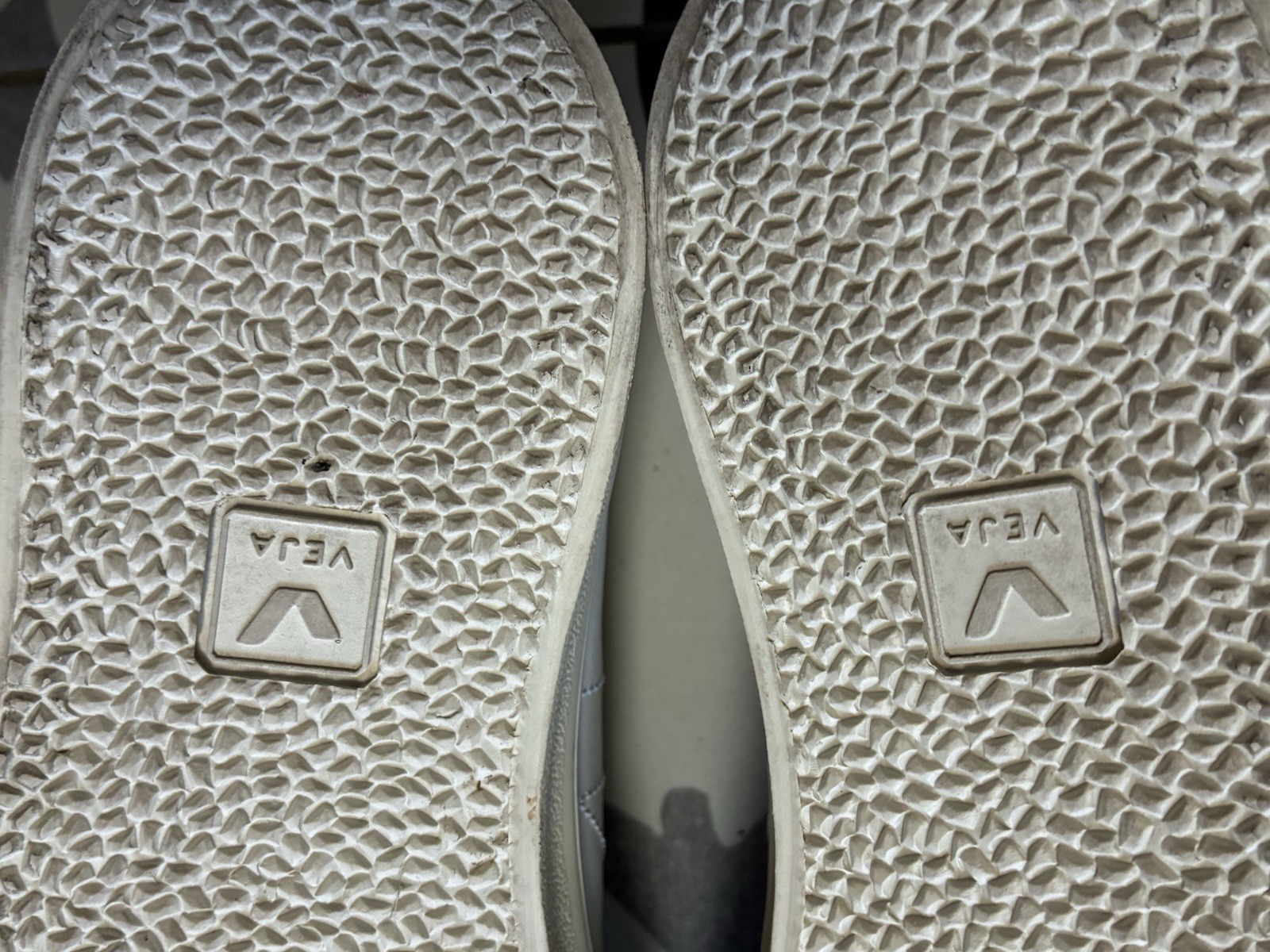 VEJA Low Esplar Leather Lace-Up Sneakers | White Great Condition Womens 9 EUC