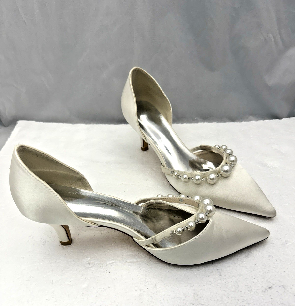 Off White Light Ivory Satin Pearl Pointed Toe 2.3″ Heel Shoes Women 38 7.5 / 8