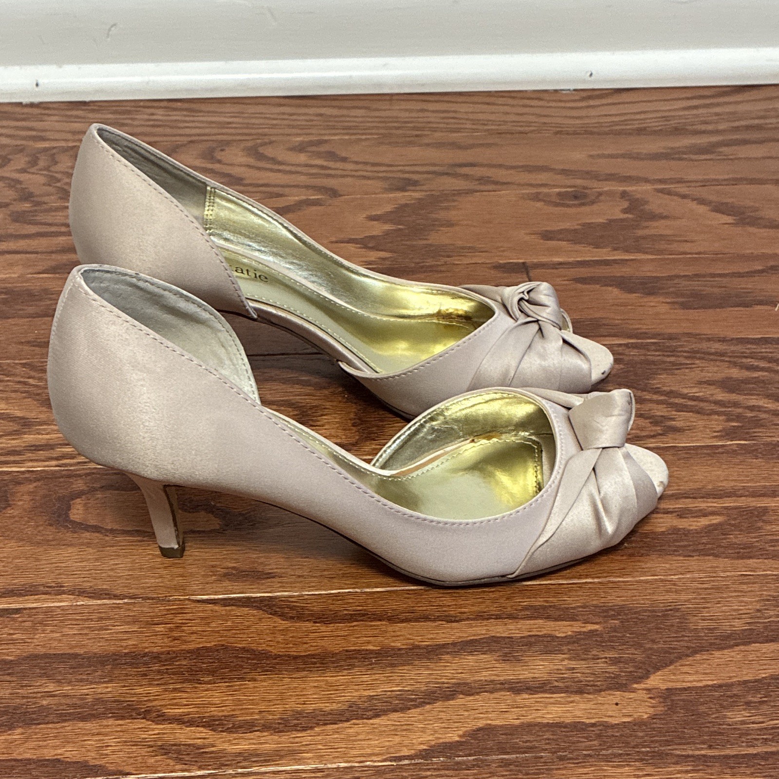 Kelly & Katie Peep Toe Bow Stiletto Pump Slip On Beige Leather Sole 7M 37