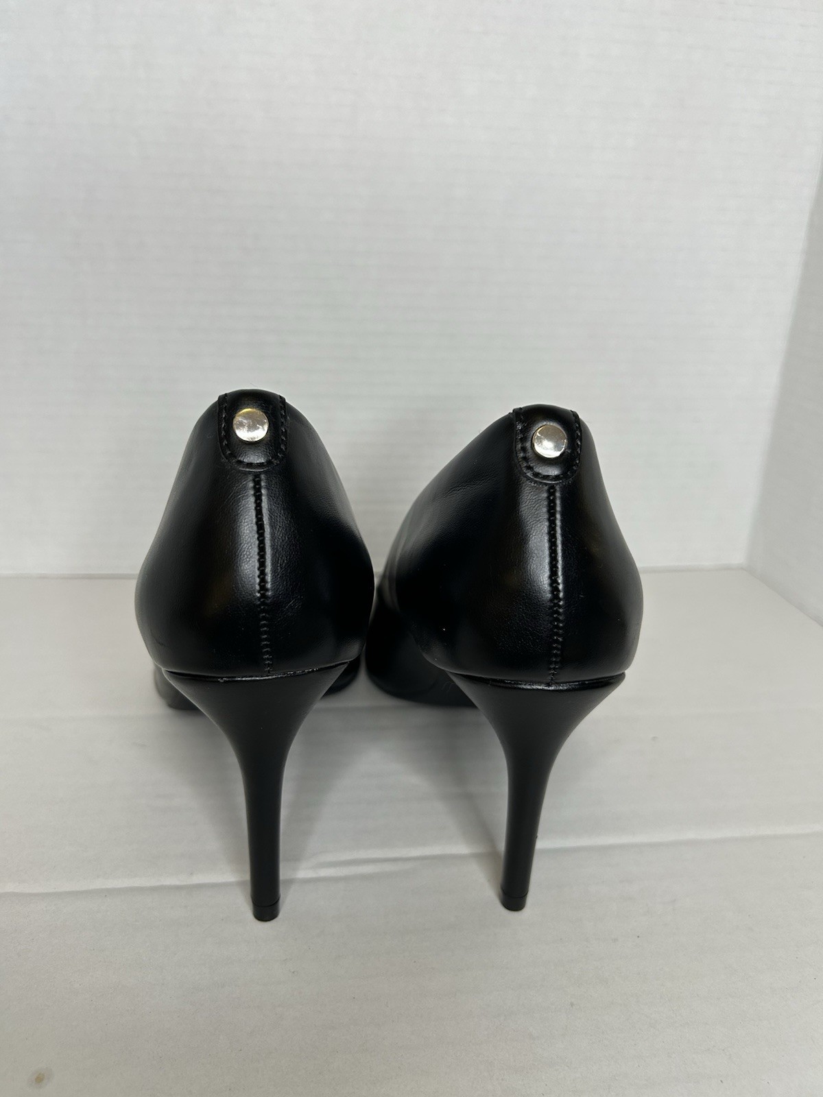 Tahari Black Leather Pumps Cushion In Sole Women Size 9 New Without Box.