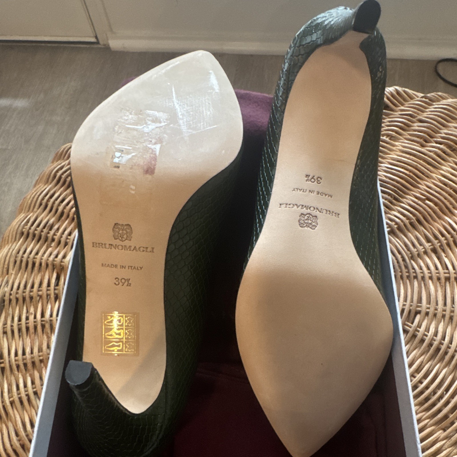 Bruno Magli Women’s Green Embossed Leather Pointed Toe Stiletto Pumps US 9.5