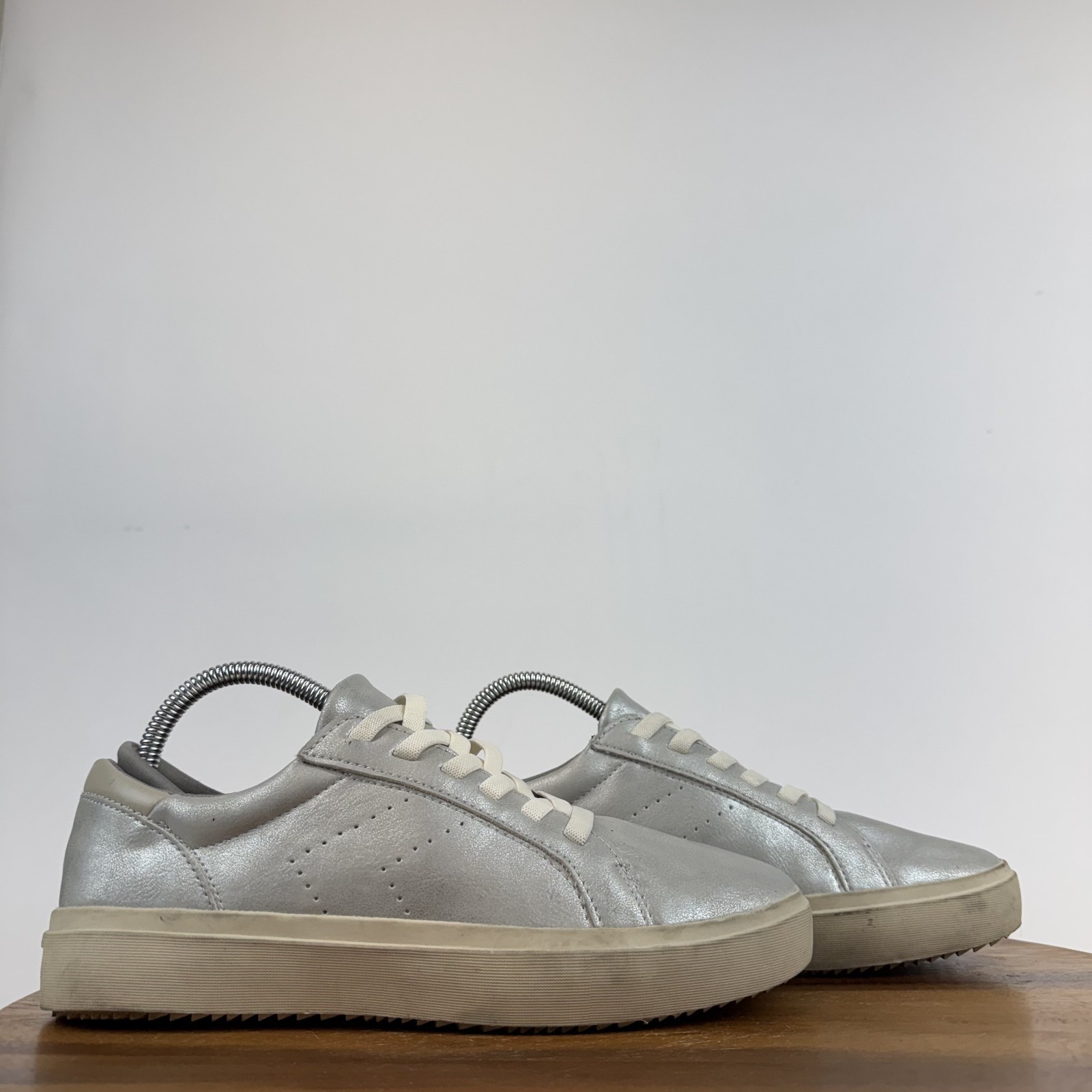 New Womens Dr Scholls Wink Lace Silver Faux Leather Comfort Sneakers Size 8.5 M
