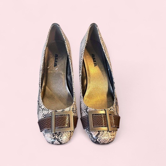 Alia snake print kitten heels with gold buckle detail 🐍✨
