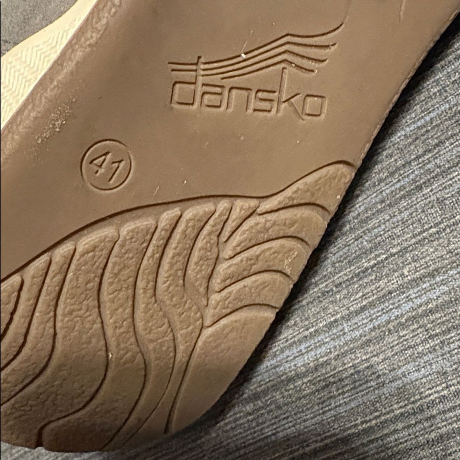 Dansko Women’s Onyx Sneaker – Slate (Gray) Milled Nubuck