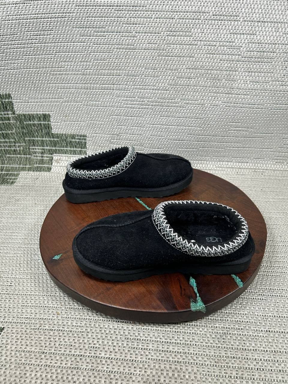 Ugg Slipper Womens Size 6 Us Tasman II Black Suede Slip Toe Sheepskin Slip On