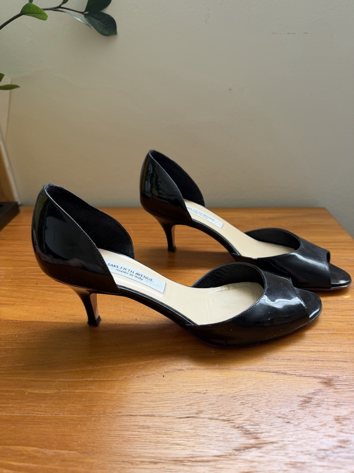Saks Fifth Avenue Italian Leather Black Patent Peep Toe Kitten Heels – Size 7.5B