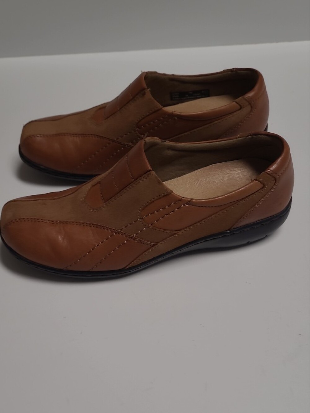 Clarks Relano Comfort Casual Leather Shoes – Two-Tone Brown and Tan – Size 7W