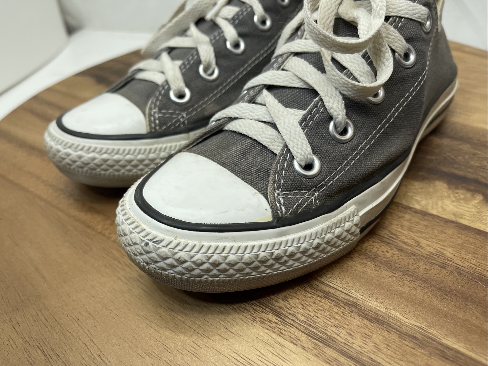 EUC Converse All Stars Shoes Sneakers Low Top Gray Mens 4 Womens 6 Unasex