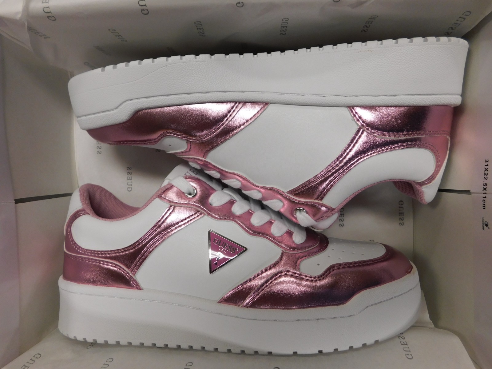 Guess Womens Miram Sneaker Size 9M White/Pink 143-Box Damage