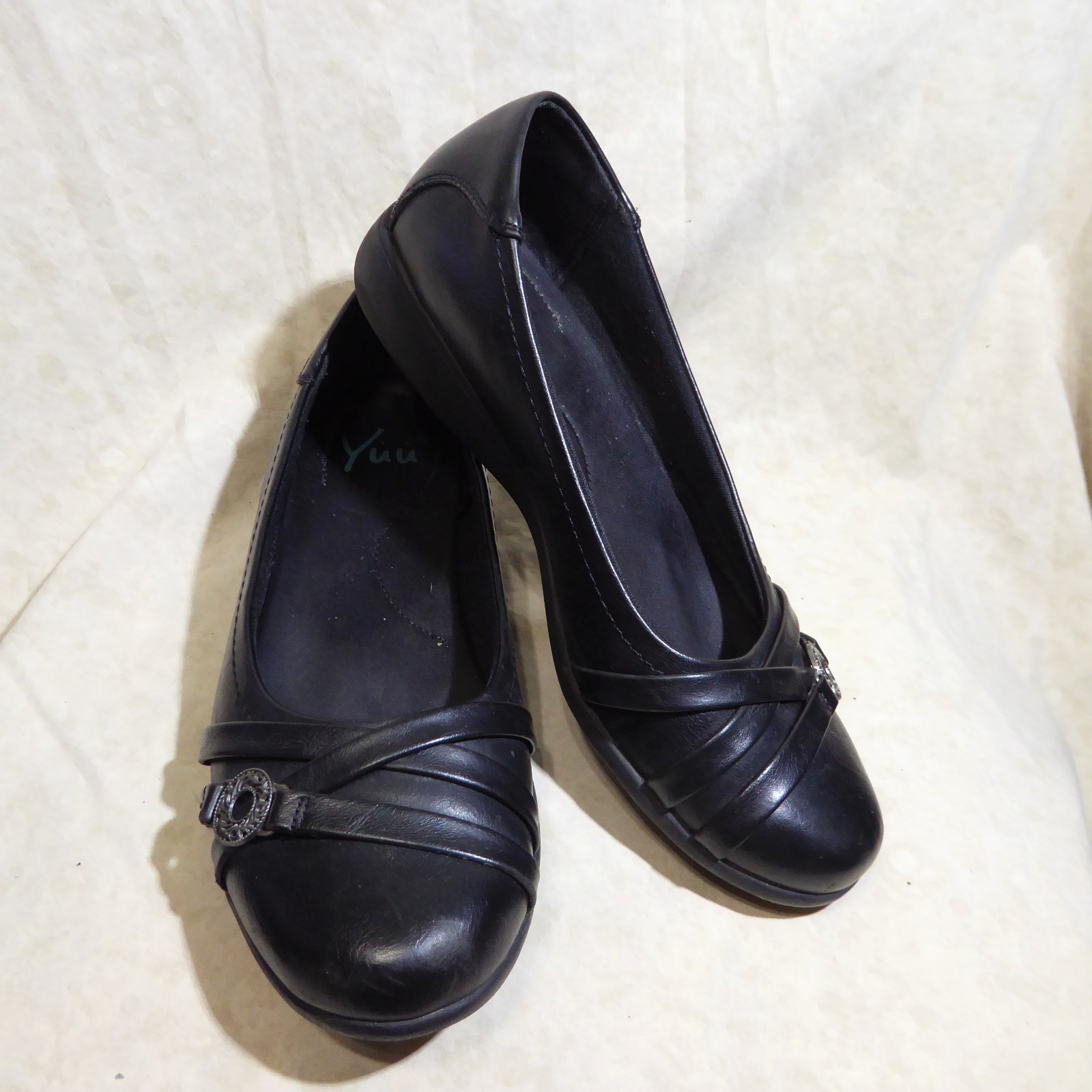 🩰 YUU Comfort Ballet Flats sz 8.5 M Black Leatherette; Triple X Strap Accents