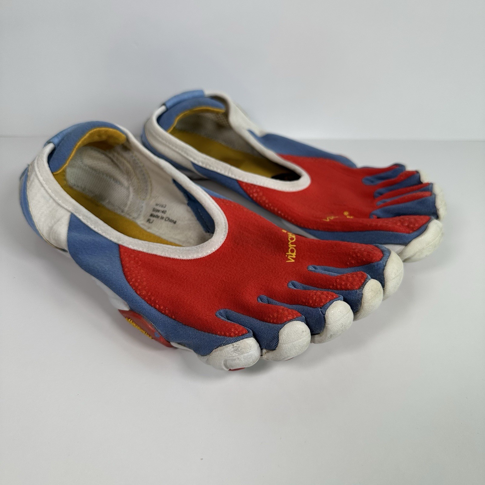 Vibram FiveFingers Jaya Barefoot Shoes Women 8.5/9 40 Toe Red Blue White RARE