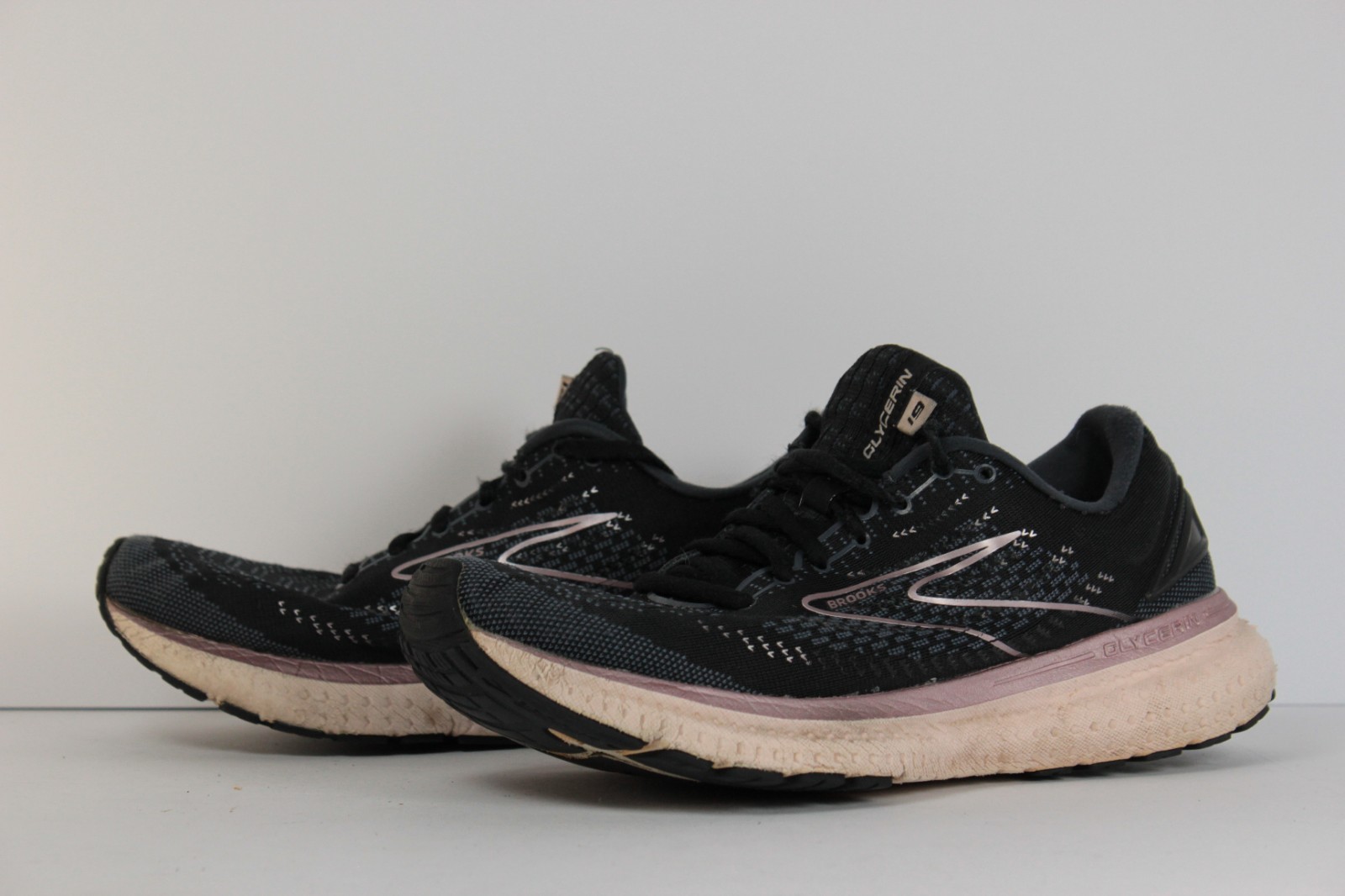 Size 9.5 – Brooks Glycerin GTS 19 Black/Metallic/Ombre