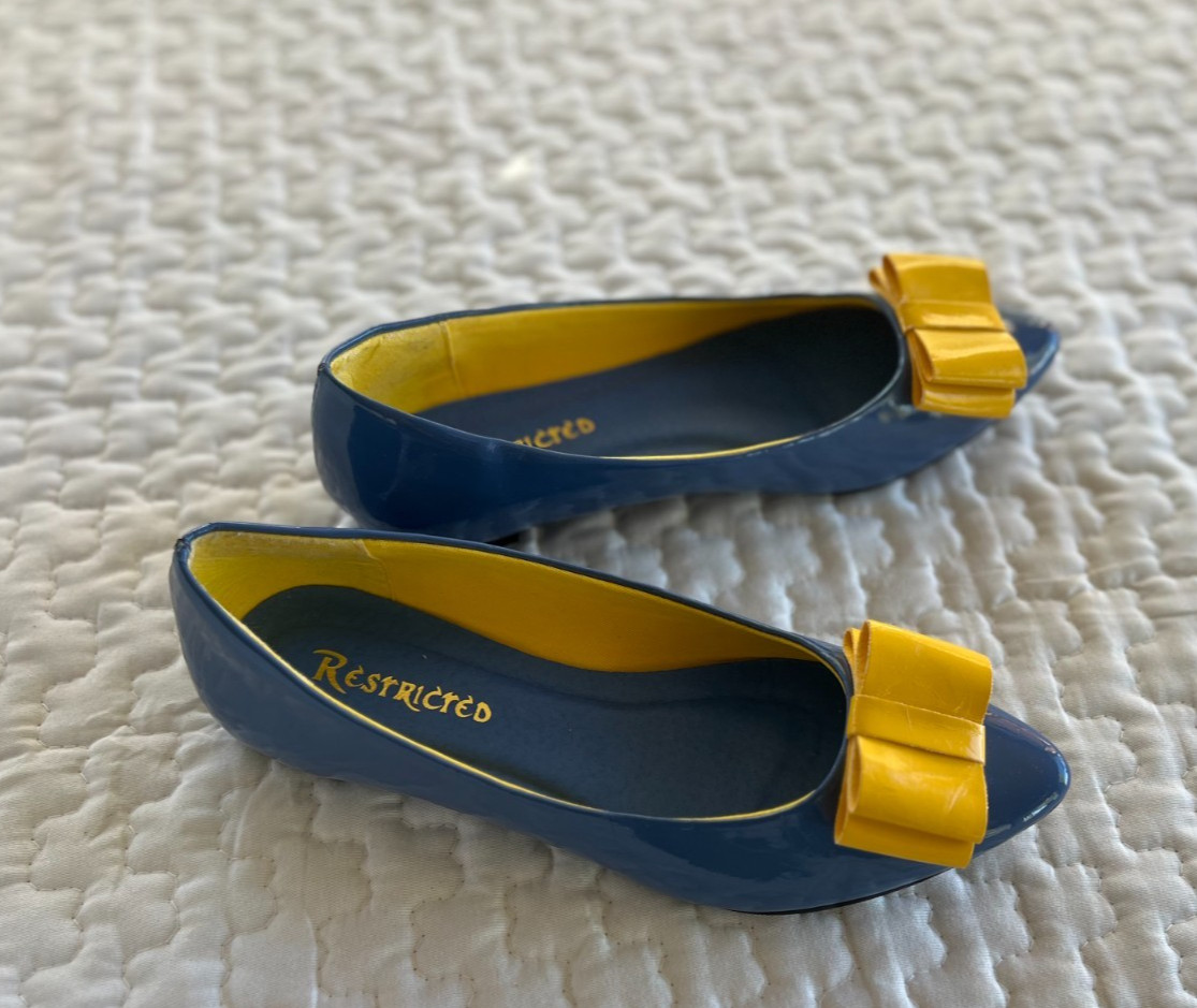 Restricted Navy Blue Yellow Bow Pointed Toe Flats Size 6 Women’s Patent Slip-On