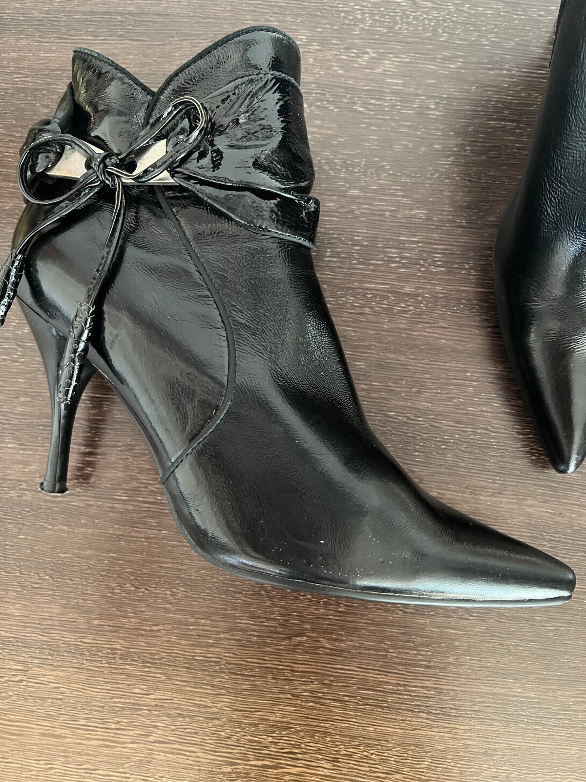 Basconi Black Boots EU 35 Ankle Silver Bow Patent Leather Heels Good Condition