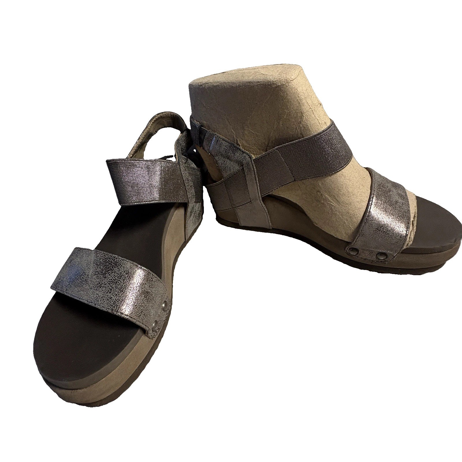 Axxiom Comfort Walking Wedge Sandals Elastic Straps Women’s 7.5M Gray Metallic