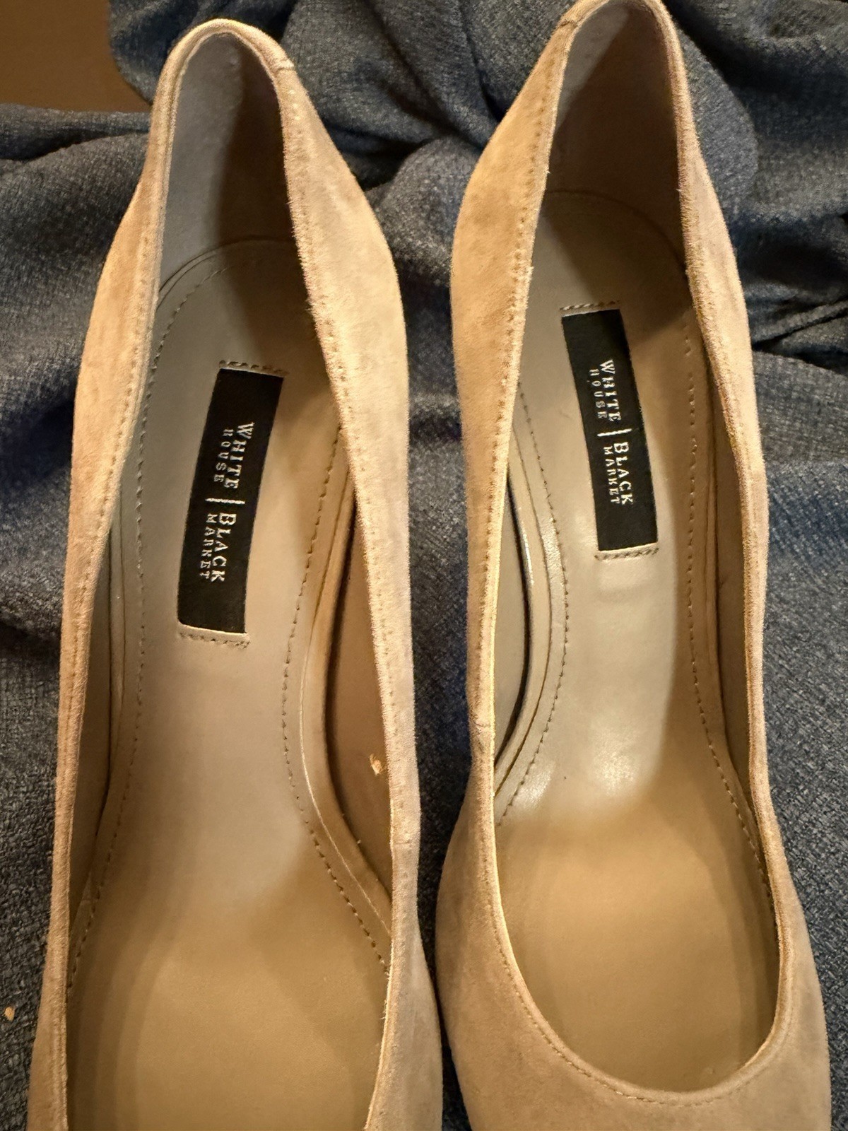 White House Black Market Tan Golden Brown Suede Heels size 8.5 Olivia Fungi