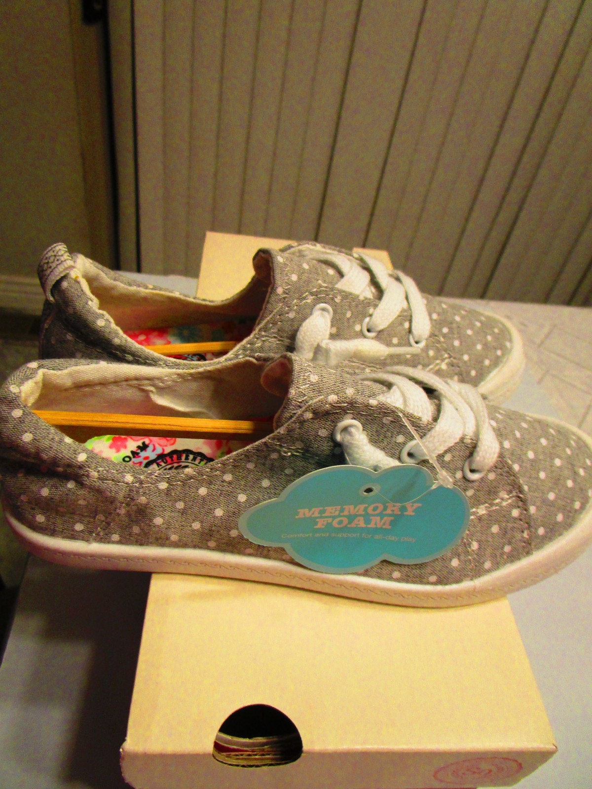 New So Memory foam Pettingzoo, sneaker, size 2