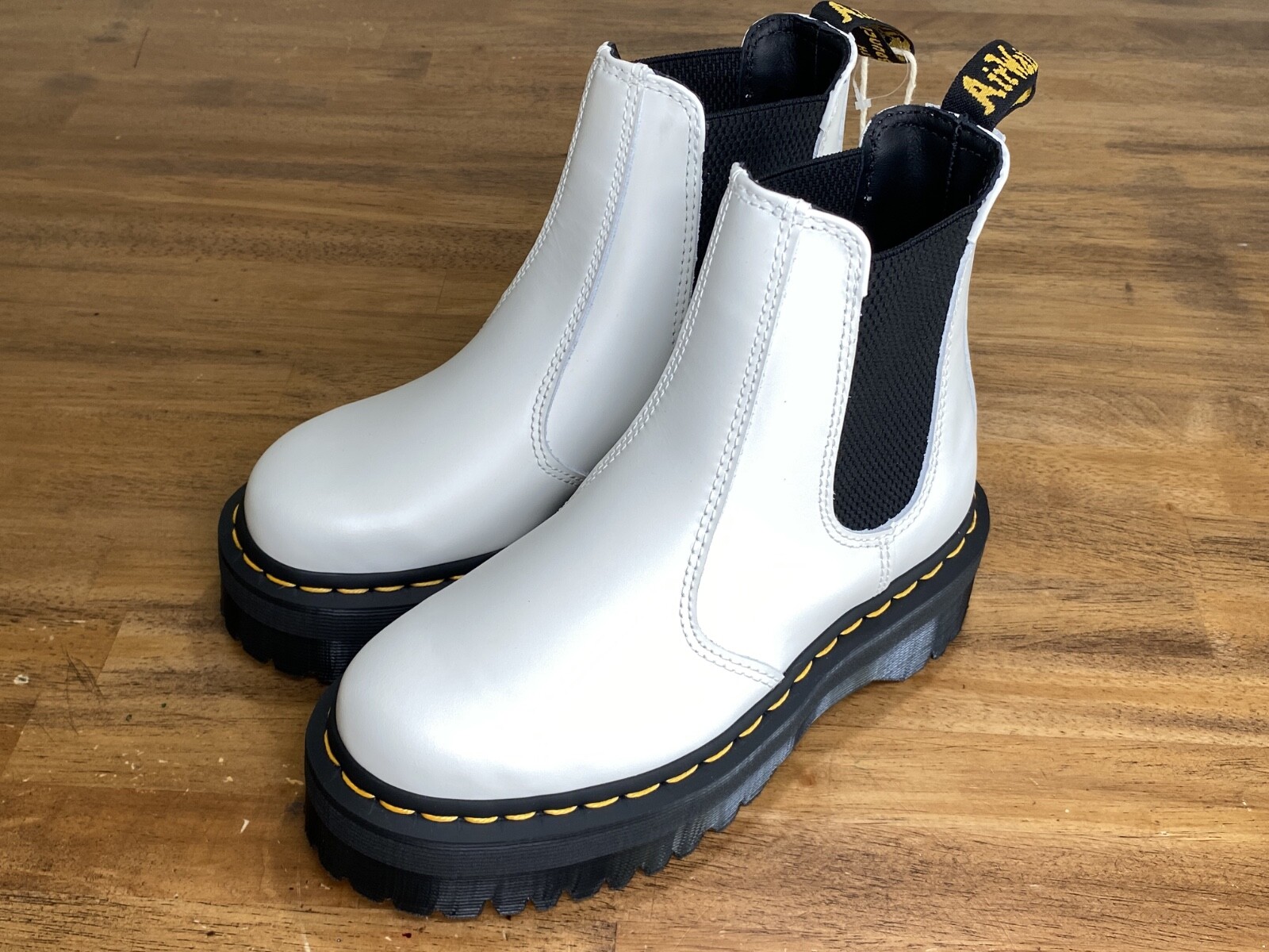 Dr. Martens 2976 Quad Platform Chelsea Unisex Boot | M 4 / W 5